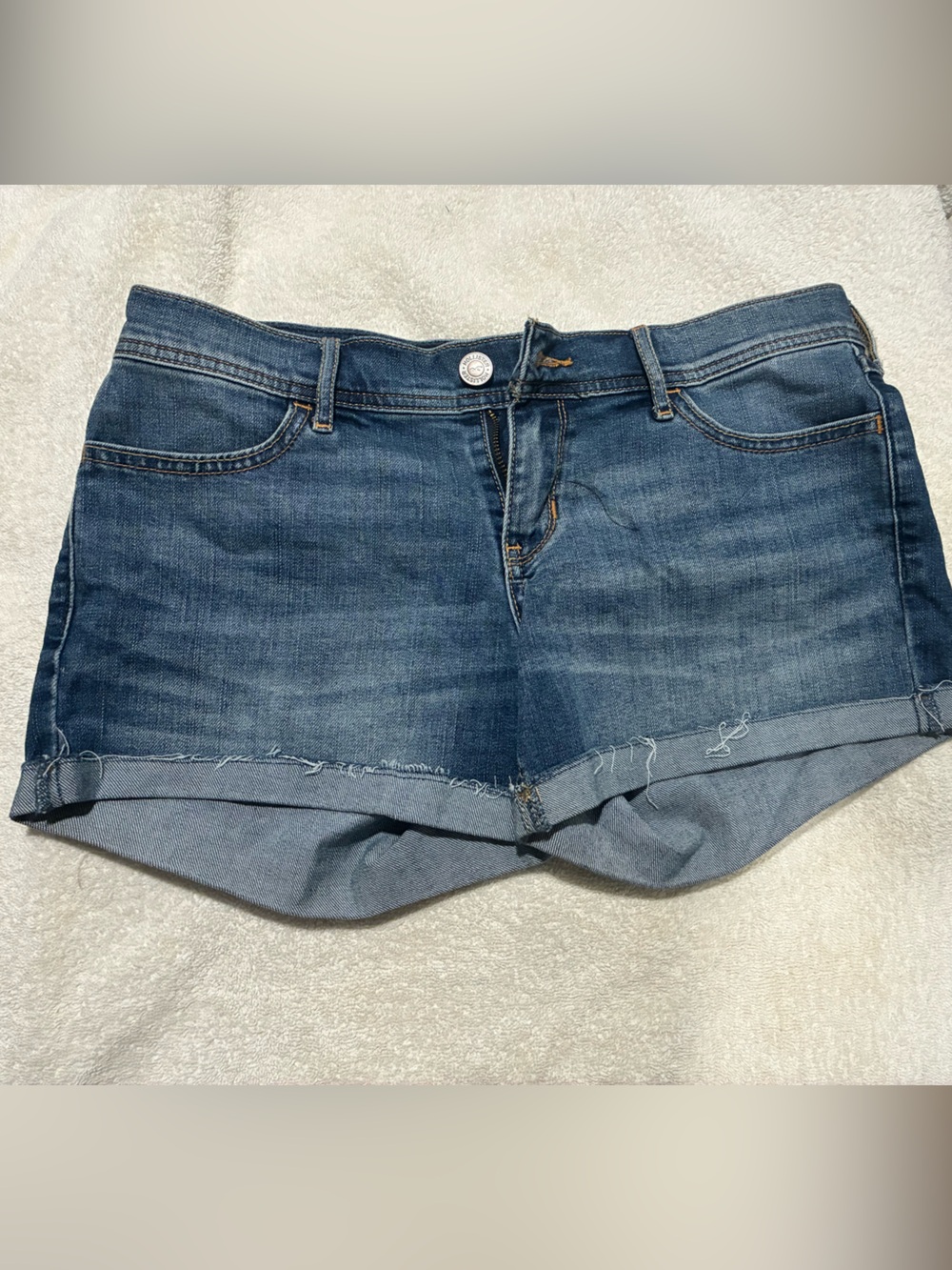 Hollister Midi Short Size 7